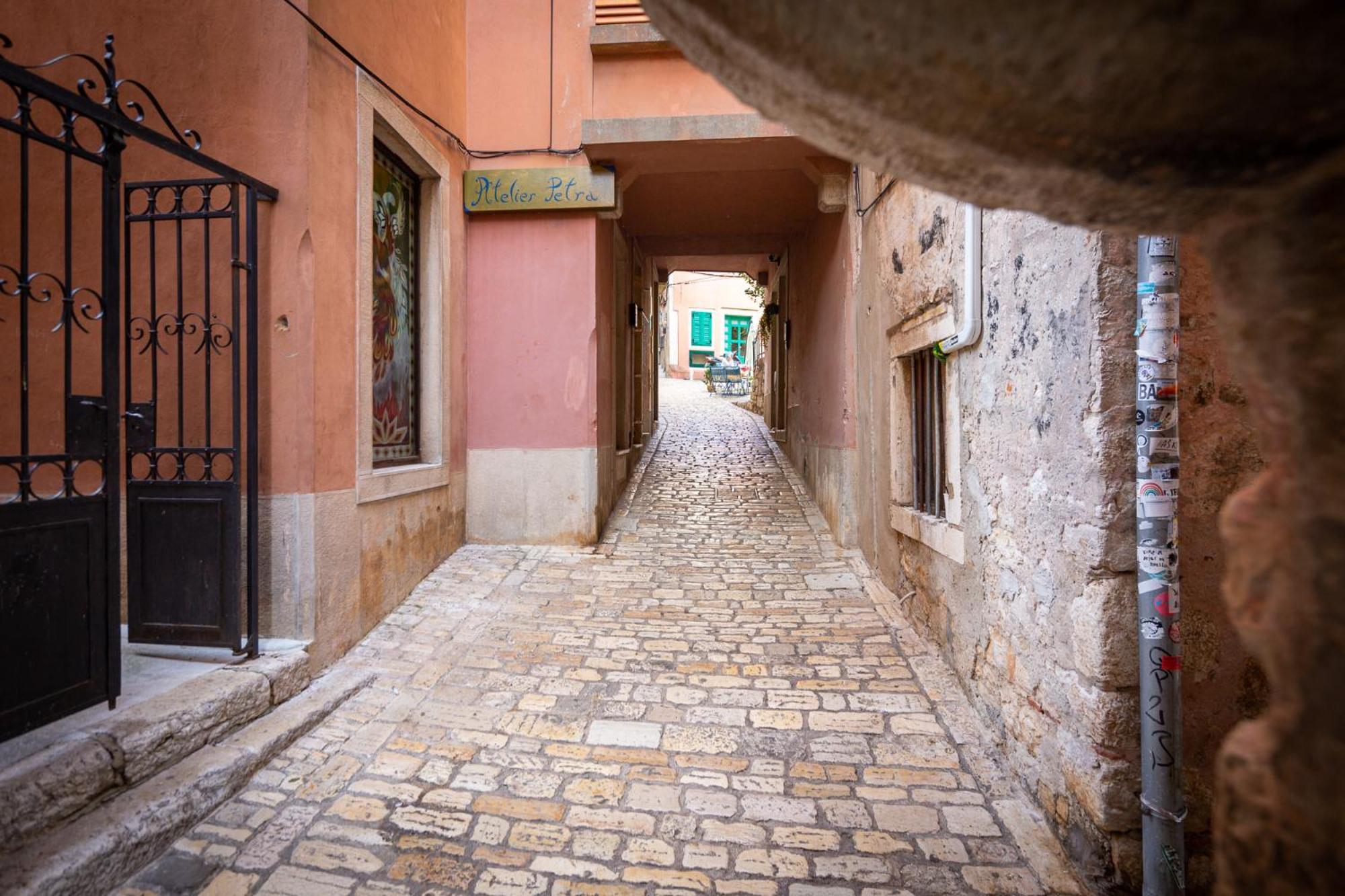 Rubini - Modern Apartment In The Heart Of Old Rovigno Esterno foto